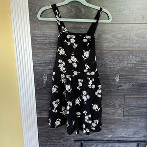 ART CLASS Daisy Shorts Romper M (7/8)